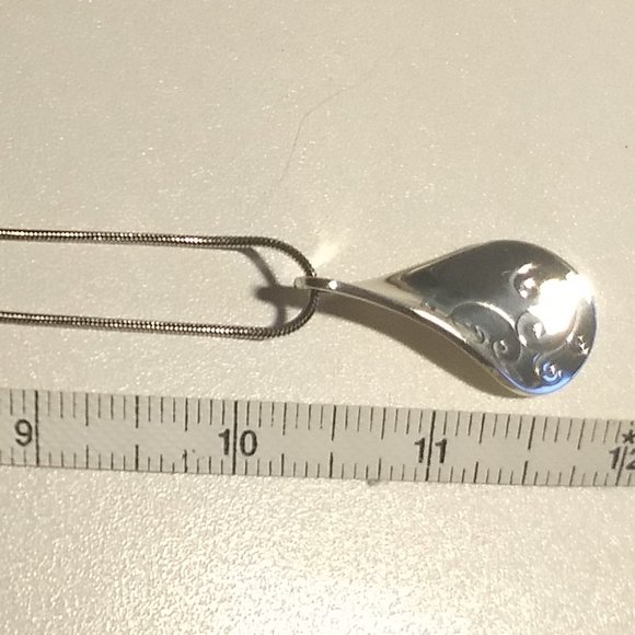 Brighton silver 3D tear drop pendant with engraved swirl NWT - Picture 4 of 5